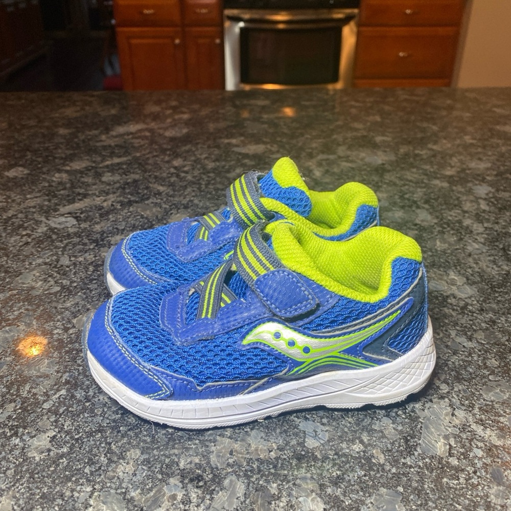Saucony Ride 10 JR Boys Running Shoes Blue Navy Lime Toddler Size 8